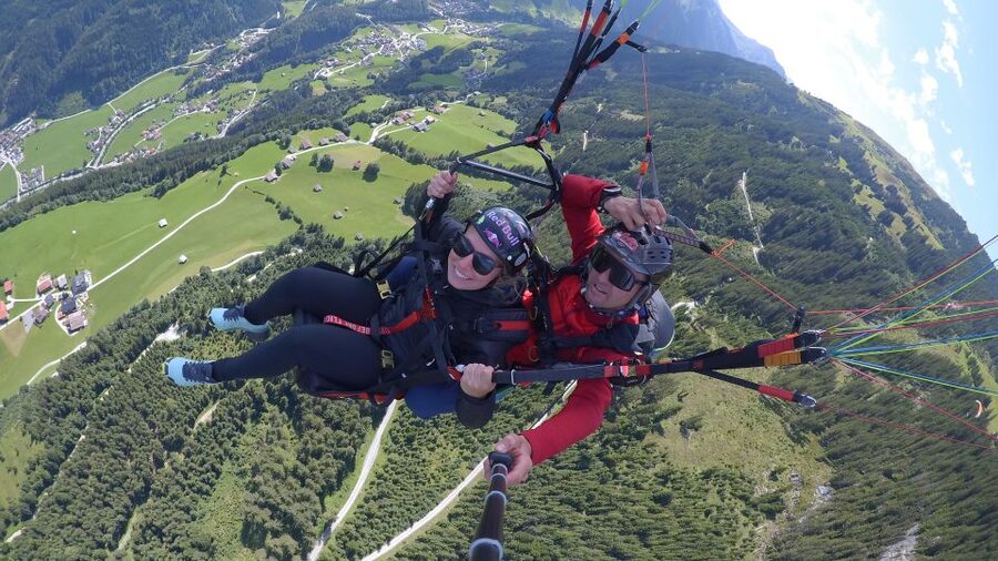 Mayrhofen: Paragliding Adventure With Soaring Views - Choosing Between Calm Views and More Action