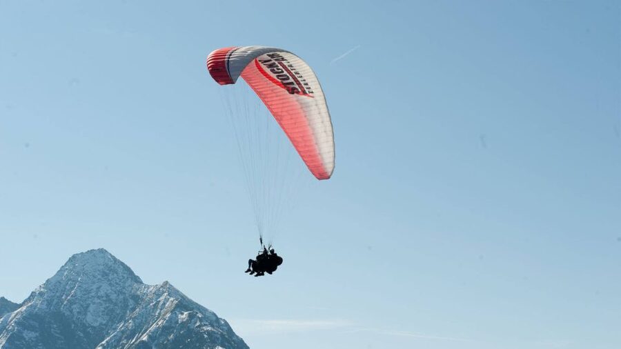 Mayrhofen: Paragliding Flight Experience Over Mountains - The 15-minute cable car ride to the launch area