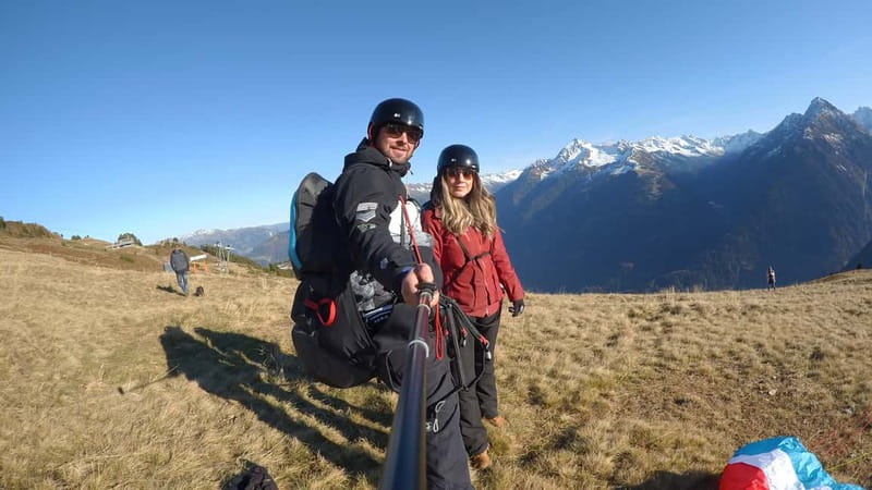 Mayrhofen: Private Paragliding Flight - All Levels - Freedom - The safety briefing and getting ready