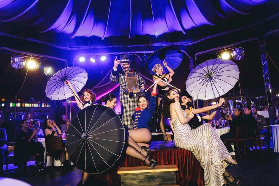 Mirage Vienna: Burlesque Spectacular – Dinner Show - Arriving at the Mirage in the Vienna Prater