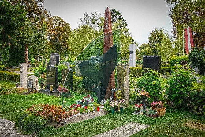 Mobile puzzle rally tour at the Vienna Central Cemetery - Starting at the 2nd Gate and finding your bearings