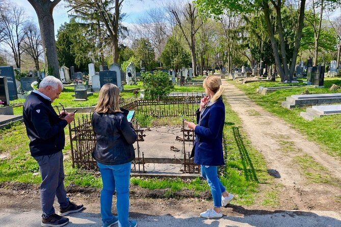 Mobile puzzle rally tour at the Vienna Central Cemetery - Following the 4.5-kilometer route
