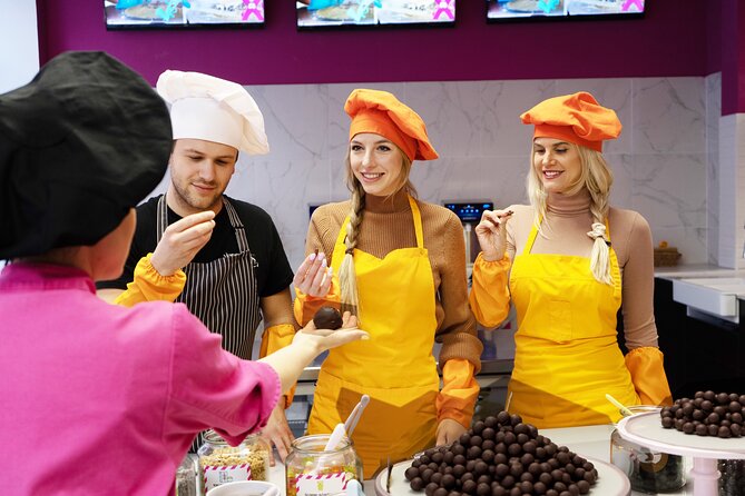 Mozart Kugel Workshop in Chocolate Museum Vienna "BO-YO" - Marzipan gives the Mozartkugel its character