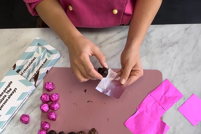 Mozart Kugel Workshop in Chocolate Museum Vienna "BO-YO" - Friendly instructors shape the experience