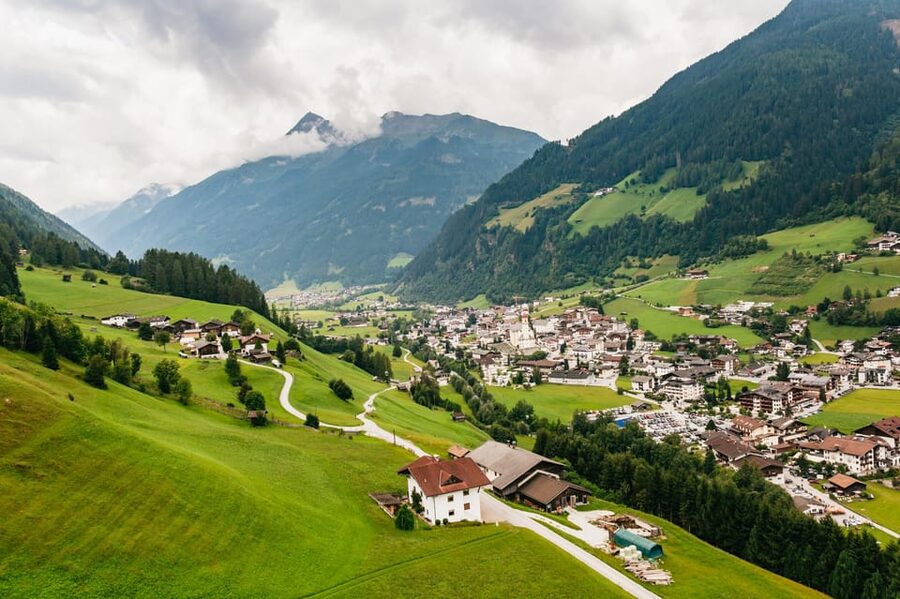 Neustift im Stubaital: Tandem Paragliding Flight - What to wear and bring