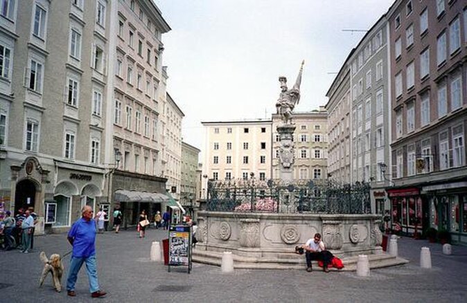 Nuns and Nazis Walking Tour in Salzburg - Starting among gardens and grand buildings