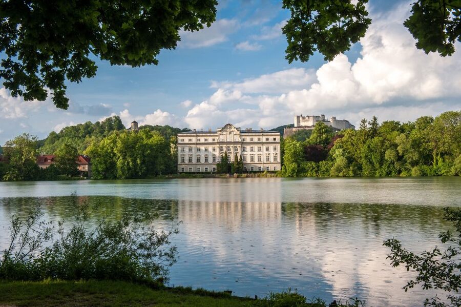 Original Sound of Music Tour with Schnitzel + Noodles - Starting at Mirabell Platz