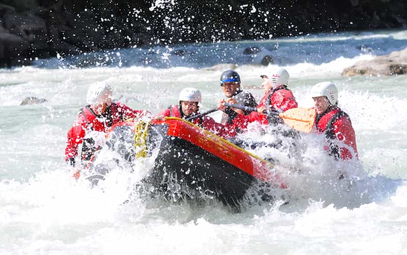 Ötztal: Action Whitewater Rafting at Imster Canyon - From the outdoor center to the river