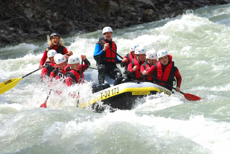 Ötztal: Rafting at Imster Canyon for Beginners - From the outdoor center to the river
