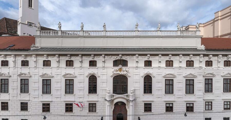 Palais Lobkowitz Audio Guide Tour - The Lobkowitz Family and the Palace Story