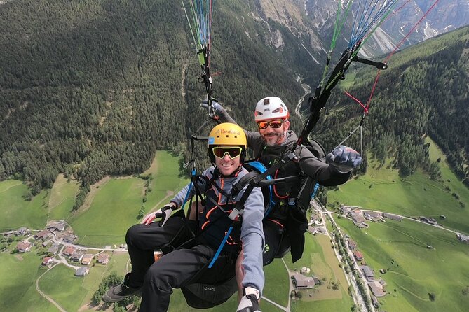 Paragliding & Tandemflüge with World Champion & Team, Stubaital - The ten-meter run and first lift-off