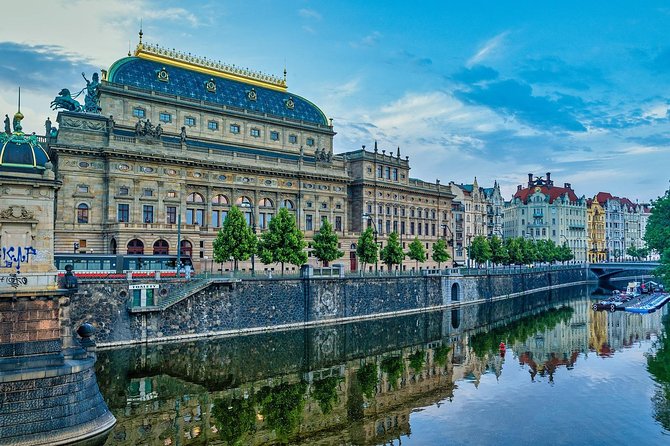 Prague private day tour from Vienna ( local guide ) - Who should book this private Prague excursion?