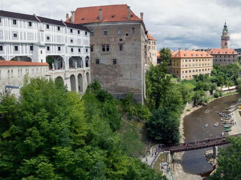 Prague: Transfer to Vienna via fabulous Cesky Krumlov - The guide can shape the whole day
