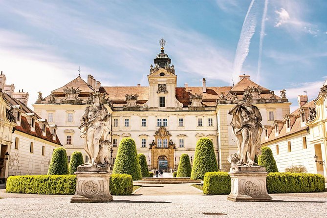 Prague-Vienna One-Way Sightseeing Day Tour - What the private vehicle adds