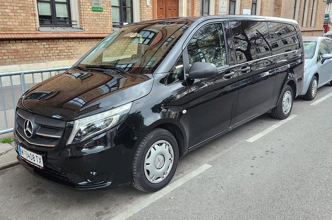 Private airport transfer in Vienna for up to 8 people in minibus - Price and value for different group sizes
