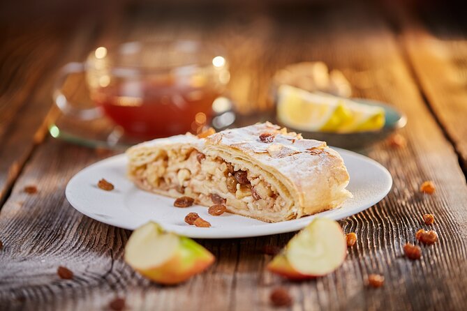 Private Austrian Food Tasting Tour in Salzburg's Old Town - The 2.5-hour plan: one meal and one pastry stop