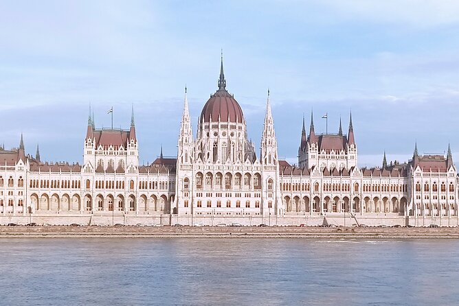 Private car or minivan transfer from Budapest to Vienna or back. - A practical way to cross two Central European capitals