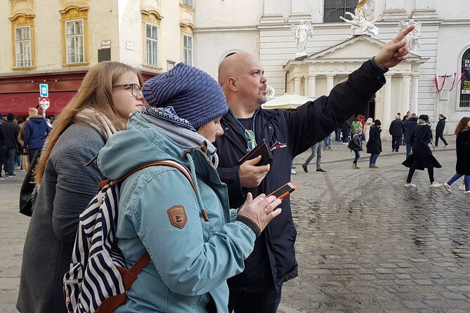 Private City Discovery walk - Historical Treasure hunt - How the smartphone treasure hunt works
