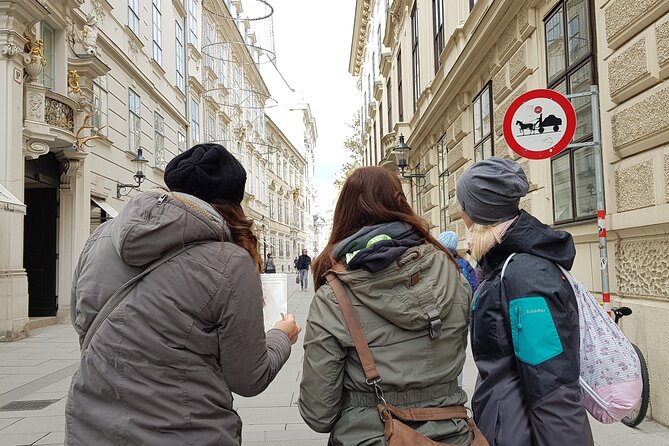 Private City Discovery walk - Historical Treasure hunt - Why families and work groups respond well to the format