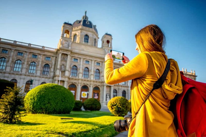 Private day trip: Budapest > Bratislava & Vienna, in English - Bratislava Castle and the view over the city