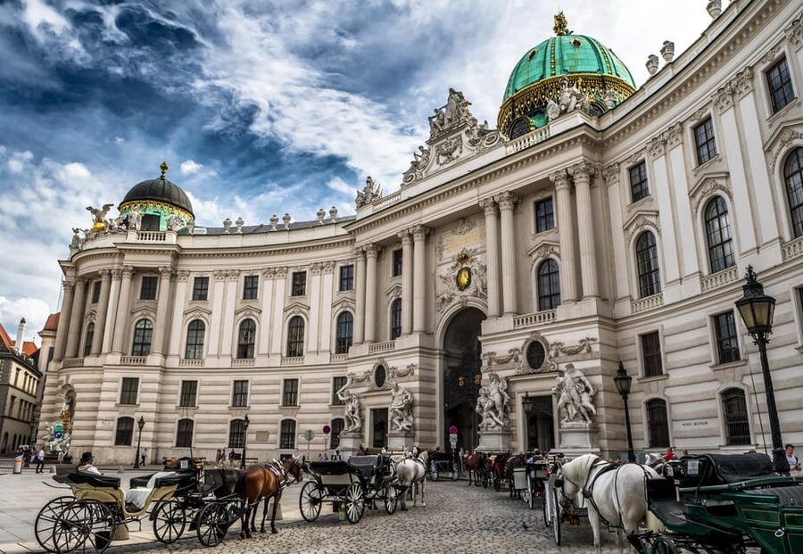 Private day trip from Budapest to Vienna and back - Schönbrunn Palace and its Baroque setting