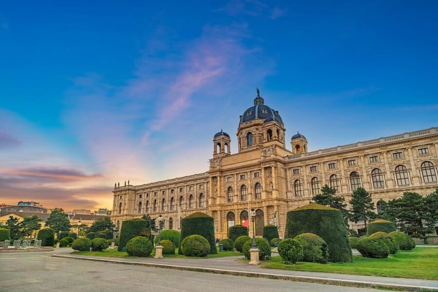 Private day trip from Budapest to Vienna and back - Belvedere Palace and the cost of too many stops