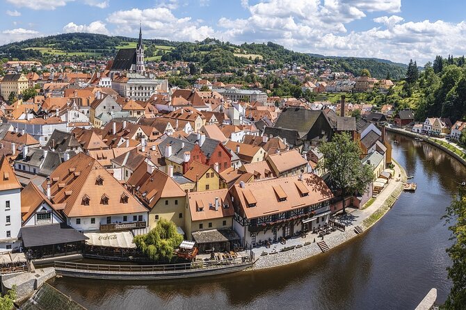 Private day trip from Linz to Cesky Krumlov and back - Stories that give the castle a darker edge