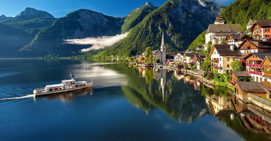 Private Hallstatt Full-Day Tour - Ten minutes in St. Gilgen