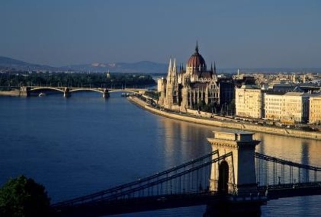 Private tour of Budapest with transfer from Vienna, Local Guide - Key points to know before booking