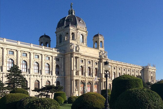 Private Tour of the Kunsthistorisches Museum: Secrets of Masterpieces | Tickets included - A guide who responds to your questions