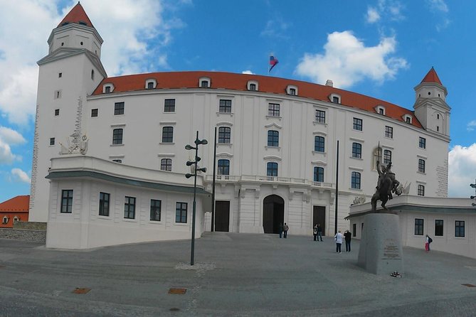 Private Transfer from Budapest to Vienna with a great guided tour in Bratislava - Free time for coffee, food, or a quick look around