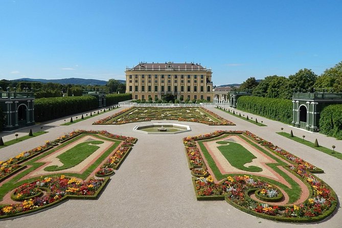 Private transfer from Salzburg to Vienna, 2 hours for sightseeing - Vehicle choices and luggage limits