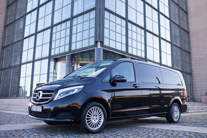 Private Transfer from Vienna to Budapest or Budapest to Vienna - Who will get the most from it