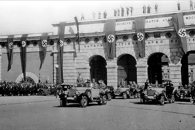 Private World War II Walking Tour in Vienna - Helmut-Zilk-Platz and the Start in the Inner City
