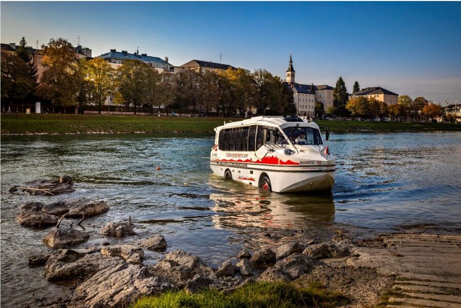 Salzburg: Amphibious Splash Tour on Land & on Water - Splashing into the Salzach River
