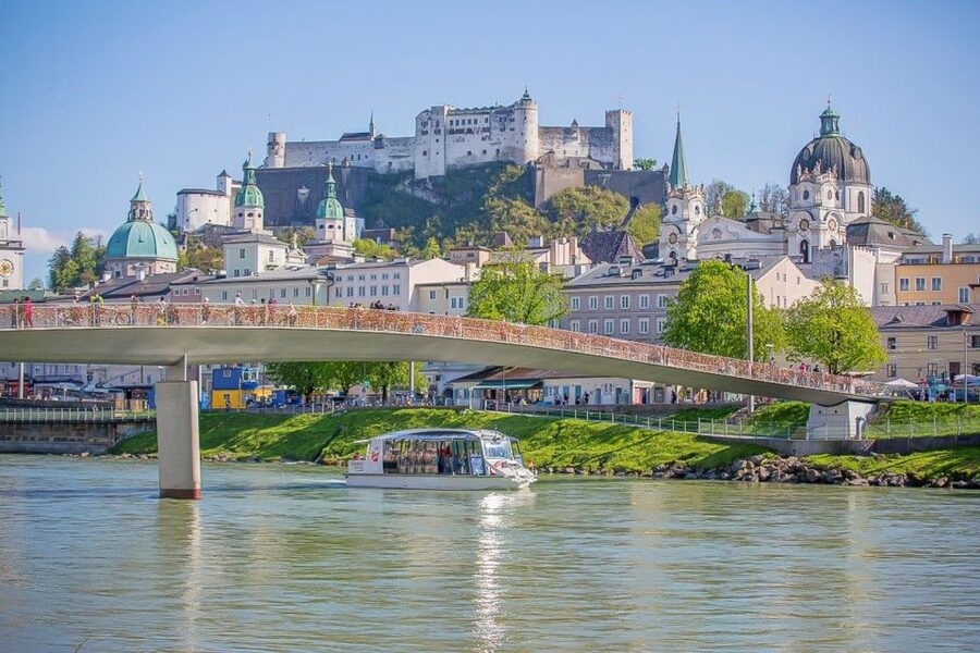 Salzburg: Boat Ride to Hellbrunn and Palace Visit - Hellbrunn Palace and the pleasure pavilion idea