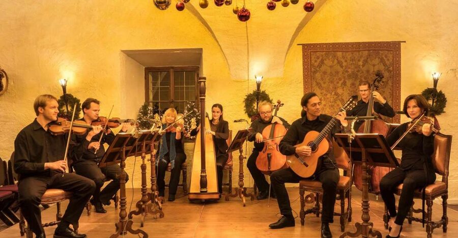 Salzburg: Christmas/Advent Concert at Fortress Hohensalzburg - Starting your evening at the Christmas market