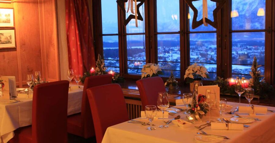 Salzburg: Christmas/Advent Concert & Dinner - Dinner Above Salzburg’s Rooftops