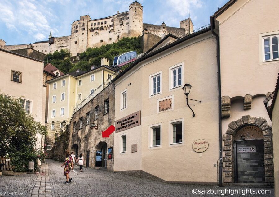 Salzburg: Christmas/Advent Concert & Dinner - Taking the Funicular to Fortress Hohensalzburg