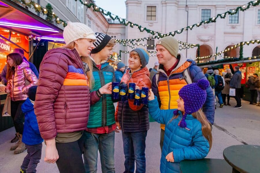 Salzburg City: private photoshoot at Salzburgs landmarks - Five minutes in Getreidegasse