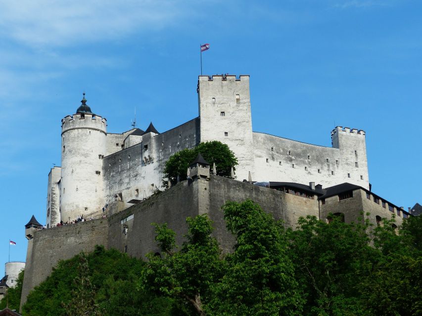 Salzburg: Express Walk with a Local in 60 minutes - What this Salzburg express walk really offers