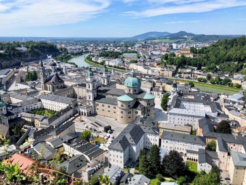 Salzburg: Express Walk with a Local in 60 minutes - A small group changes the feel