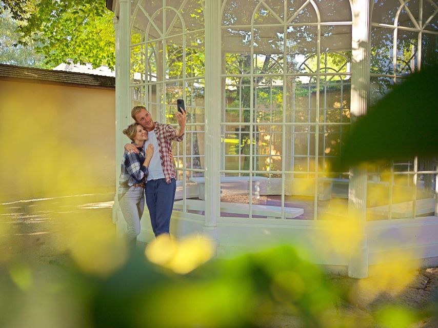 Salzburg: Hallstatt and Sound of Music Tour - Leopoldskron and the famous gazebo