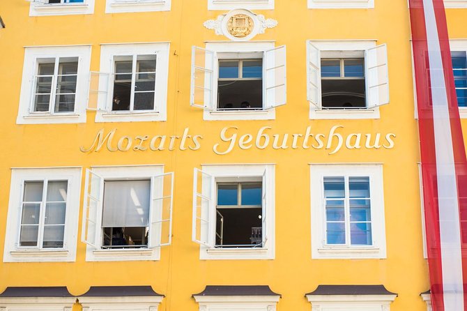 Salzburg Highlight Tour with Fortress Hohensalzburg - Residenzplatz changes the scale of Salzburg