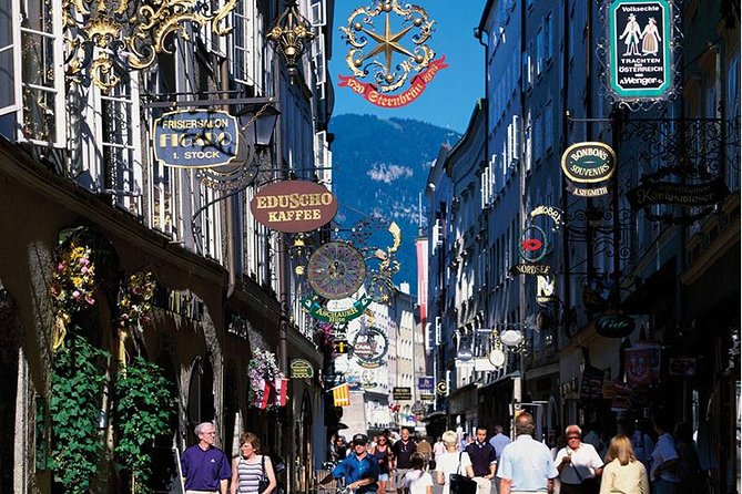 Salzburg Introduction Walking Tour - Mozart Geburtshaus: Meeting the famous son