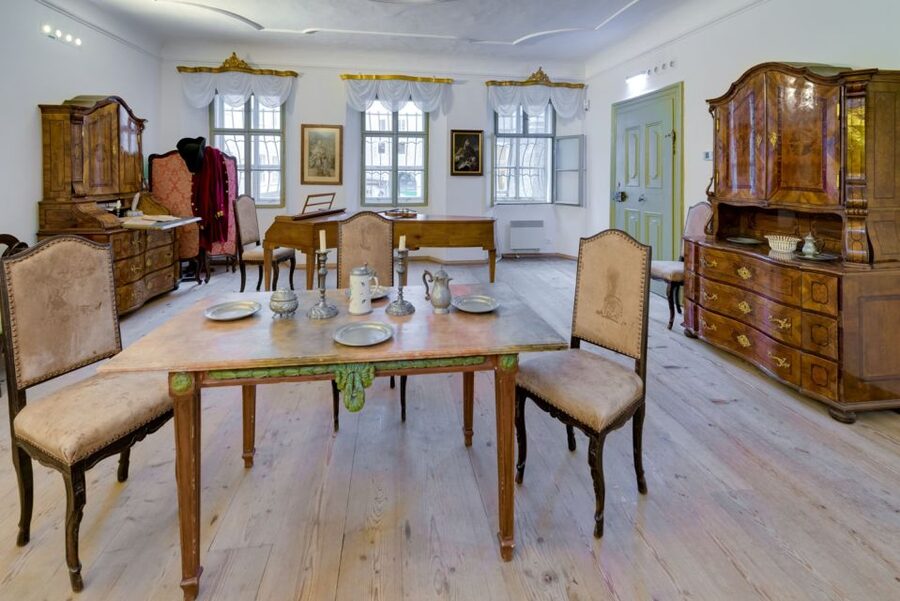 Salzburg: Life of Mozart Private Guided Walking Tour - Inside Mozart’s Birthplace at Getreidegasse