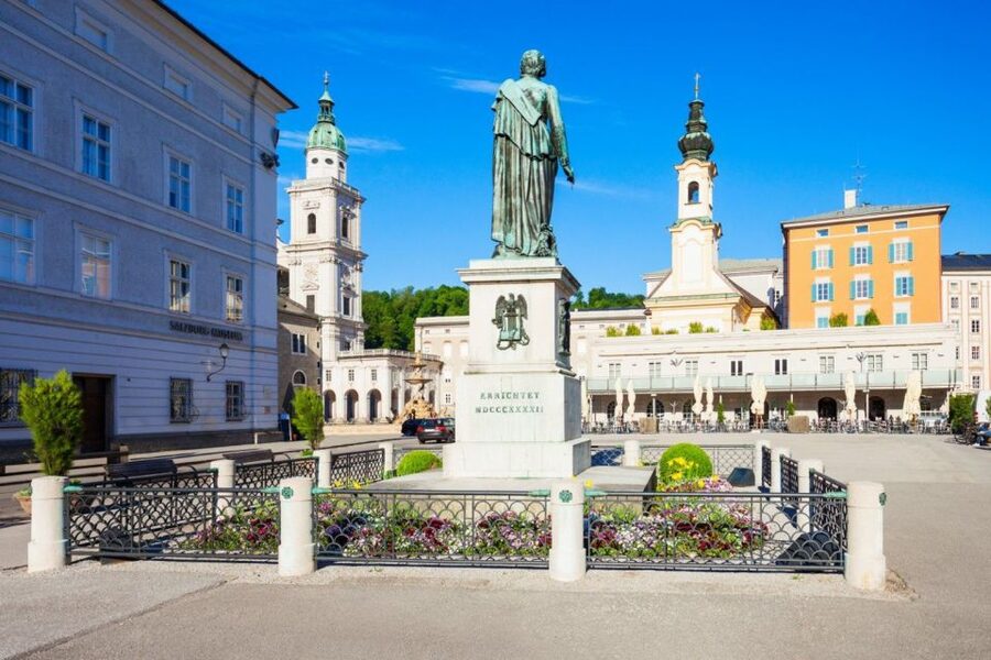 Salzburg: Life of Mozart Private Guided Walking Tour - The guides and the tone of the experience