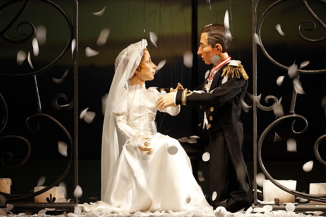 Salzburg Marionette Theater: The Sound of Music - The puppeteers behind the curtain