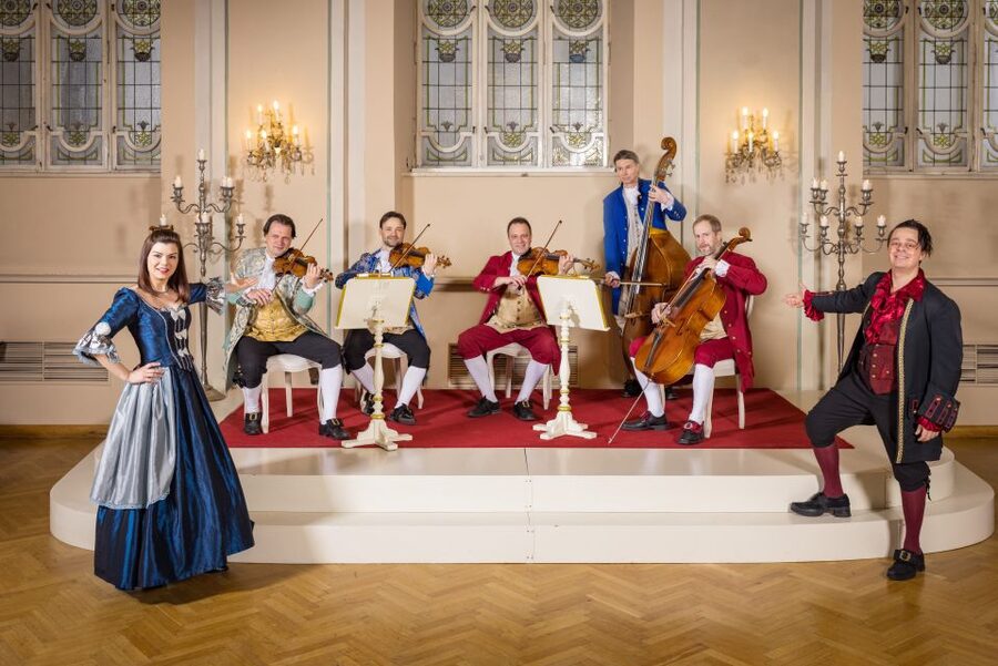 Salzburg: Mozart Concert with Dinner - Arriving at Salzburg’s oldest restaurant