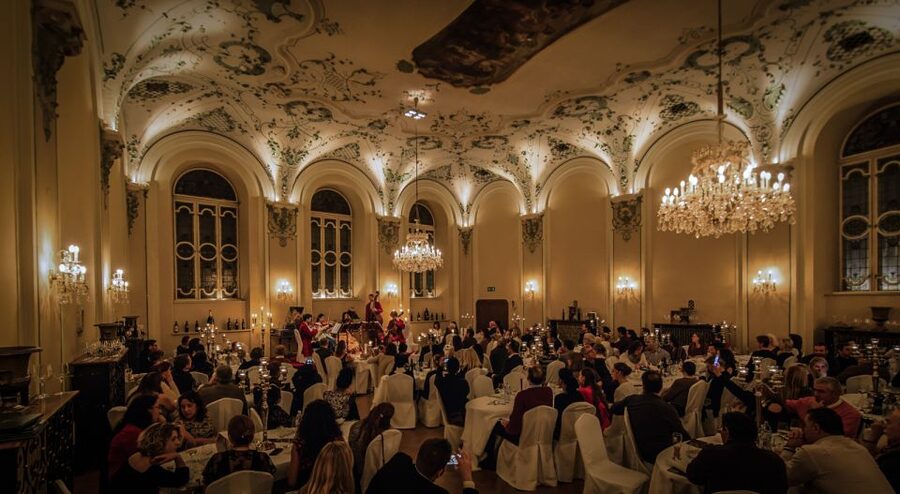 Salzburg: Mozart Concert with Dinner - The three-course Mozart-era menu